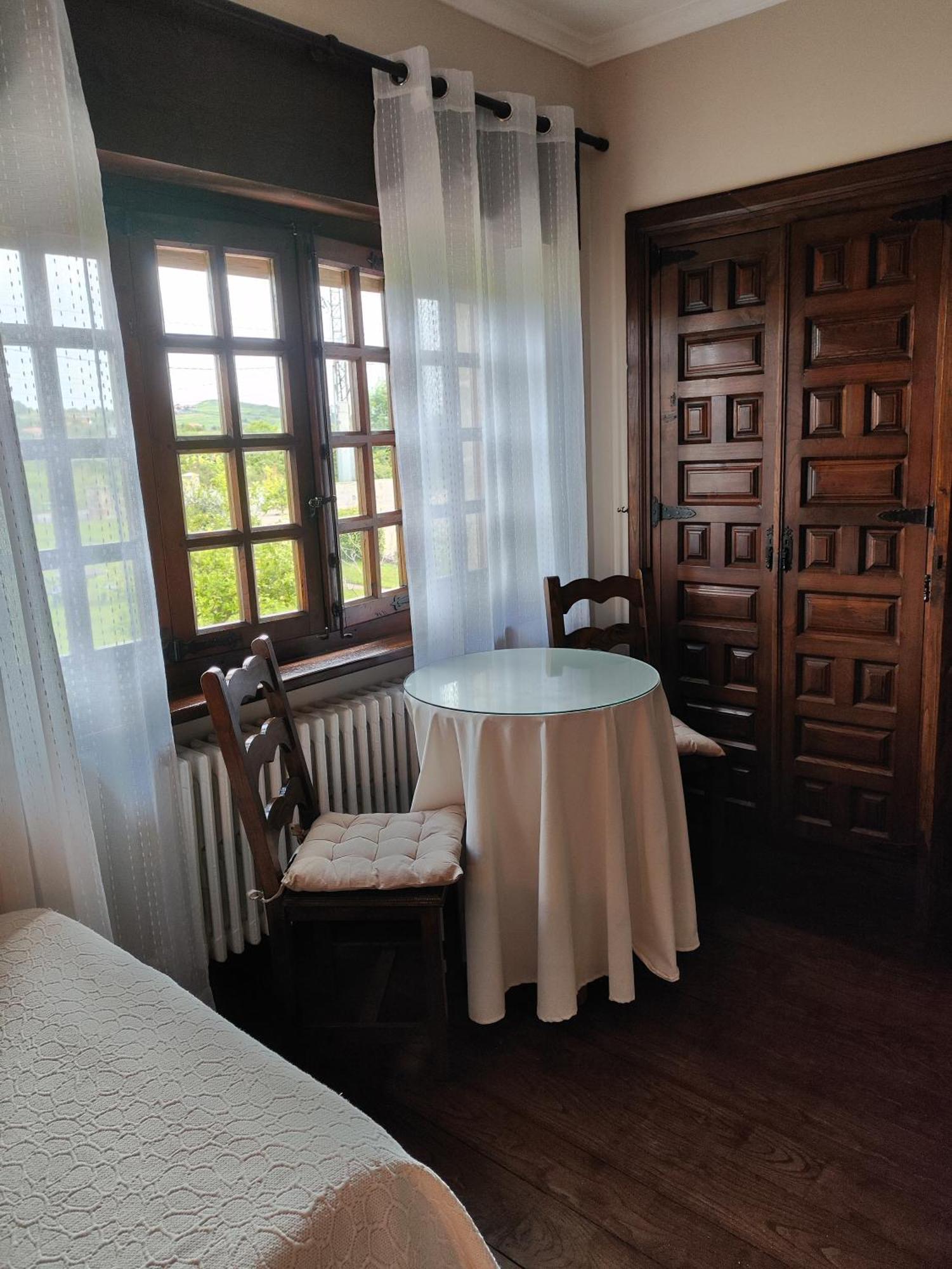 Pension Castio Santillana del Mar Esterno foto